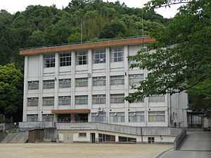 柏原市立堅上小学校