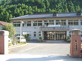 高梁市立富家小学校