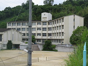 柏原市立堅上中学校